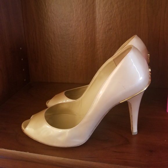 Authentic Chanel pumps - Picture 2 of 5